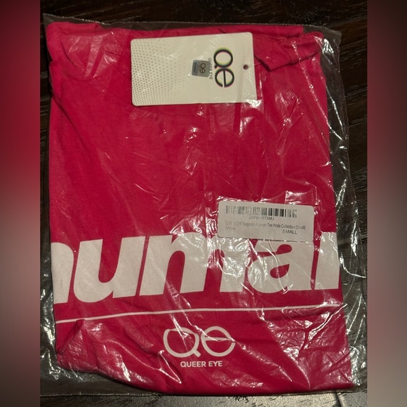 🏳️🌈 NWT! QE Unisex Human T-shirt - Picture 2 of 6